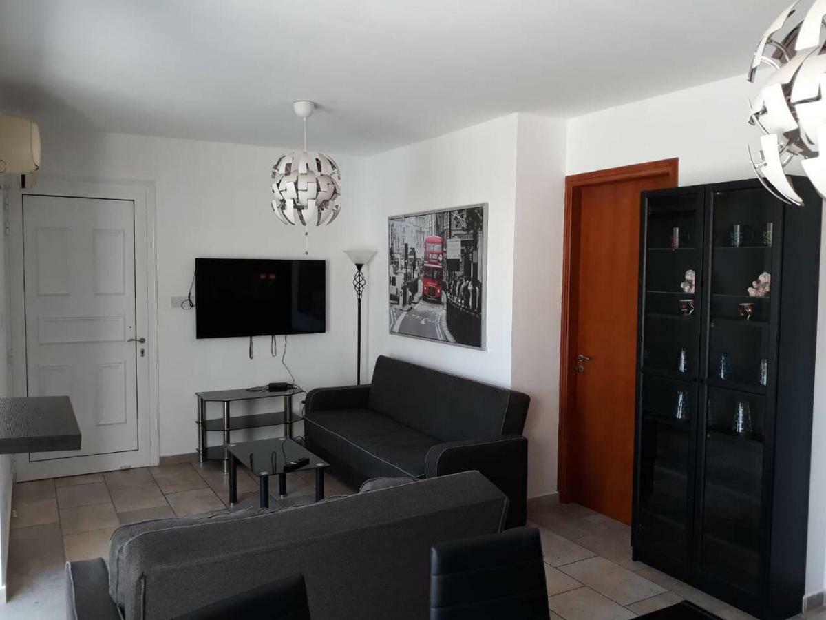 One Bedroom Alina Court 4 Apartment *
